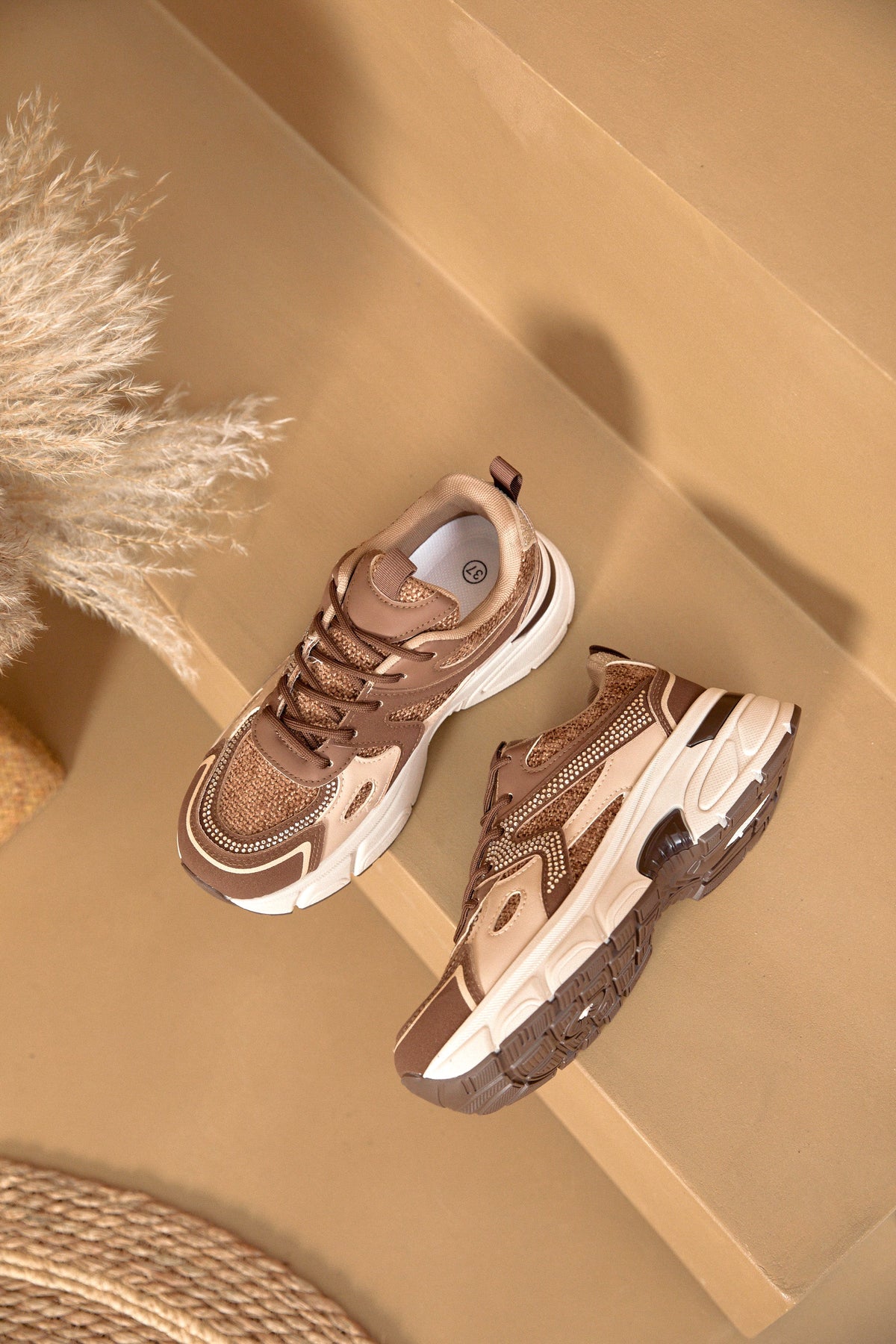 Diane Brown Sneaker